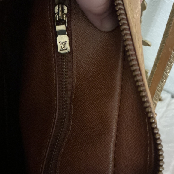 Louis Vuitton Brown Leather Shoulder Bag - Picture 5 of 7